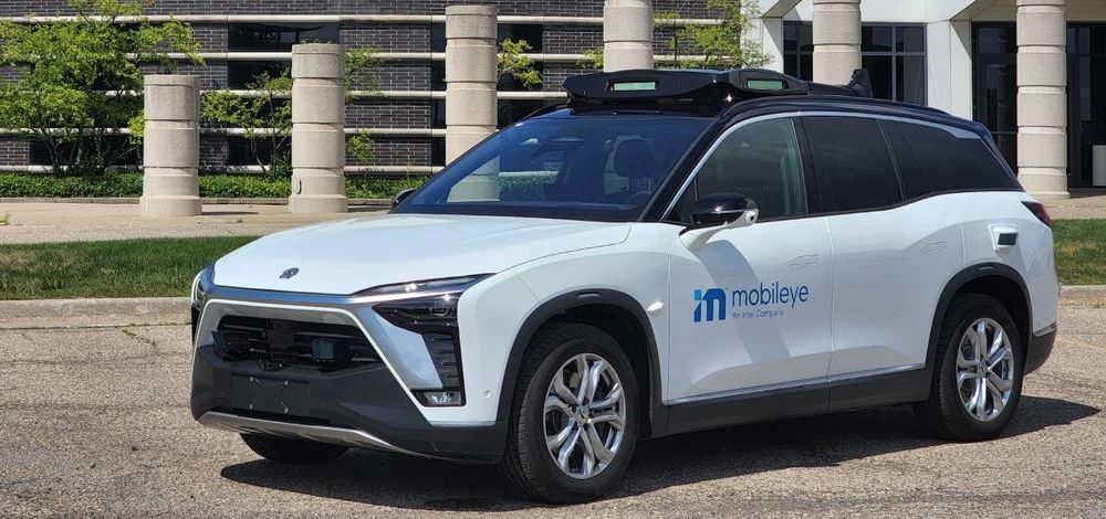 英特尔下调自动驾驶汽车公司 Mobileye 的 IPO 估值,从 500 亿美元降至 300 亿美元 搭载 Mobileye Drive的蔚来 ES8 自动驾驶汽车