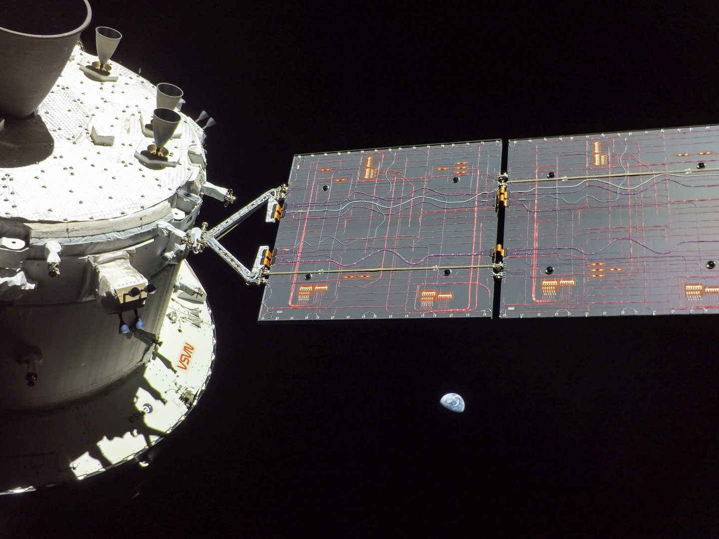 NASA Artemis 1 任务顺利完成，猎户座飞船离开月球轨道准备回家